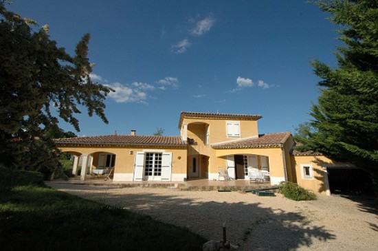 TE HUUR VILLA MET ZWEMBAD IN ZUID-FRANKRIJK
