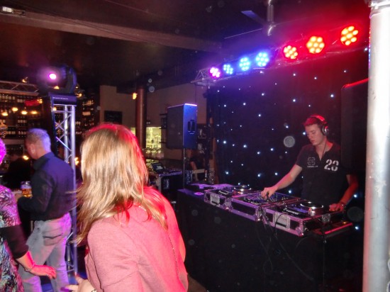DJ huren in Den Haag? Bent u op zoek naar een ervaren DJ, bezoek dan snel onze website — foto 1