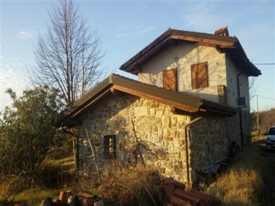Vrijstaande woning met wijn- en boomgaarden - Dolnje Cerovo - Slovenië - Real Estate Slovenia