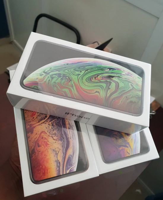 Apple iPhone Xs Max 512GB 875 EUR, Apple iPhone Xs 512GB 700 EUR 64/256GB beschikbaar