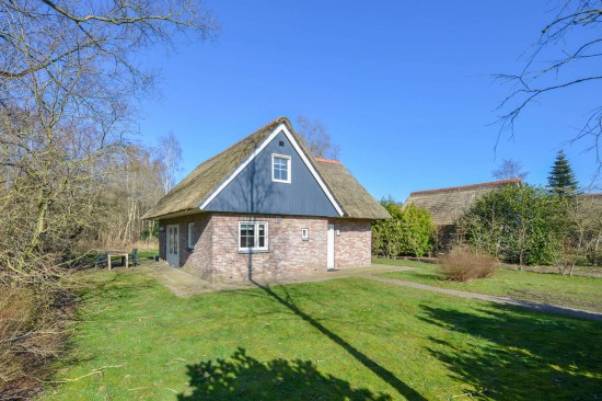 Te huur luxe en compleet 6 persoons vakantiewoning met zwembad op park de Weerribben