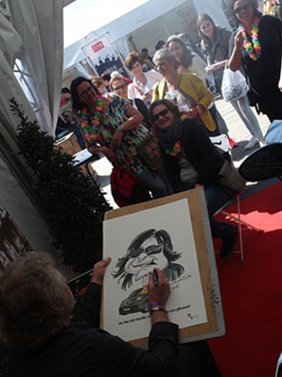 Sneltekenaar en karikaturist Ronald Kronenburg