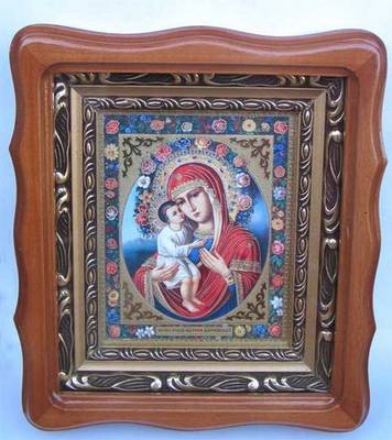 Iconen, rozenkransen, zilveren kruisjes en hangers, matrushkas en Oekraiense kunst