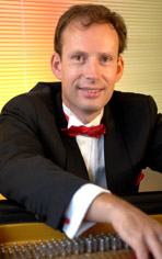 Zanger, pianist en one-man-band
