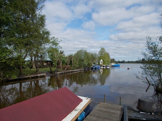 Een schitterende en rustige locatie aan de Reeuwijkse Plassen
