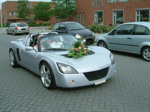 Trouwen in een Opel Speedster ?