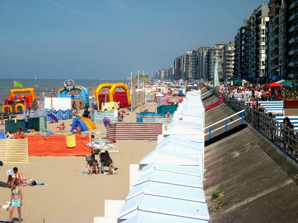 Belgische Kust zonnige 5 persoonsvakantiewoning met speeltuin nabij strand