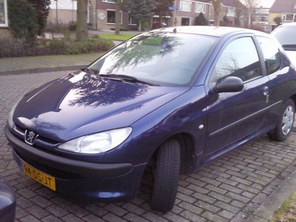 Te koop aangeboden mooie Peugeot 206 bj nov 99