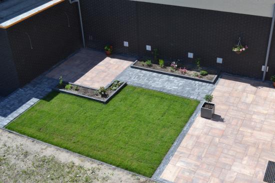 Van den Hout bestratingen uw partner in tuinaanleg en onderhoud