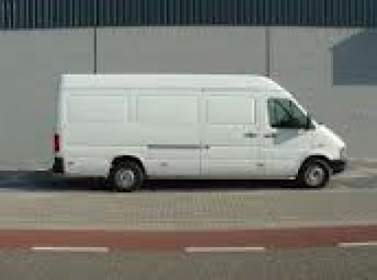 Koerier met maxi bus