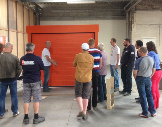 Workshop garagedeur installeren