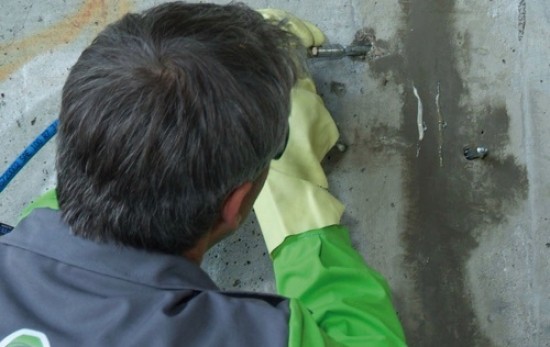 Met betoninjectie scheuren in beton repareren — foto 2