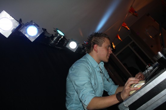 DRIVE IN SHOW DJ DEEJAY bruiloft etc LOW BUDGET FEEST ZANGER — foto 2
