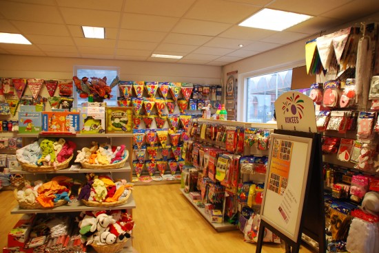 Diverse feest- en versierartikelen te koop — foto 2