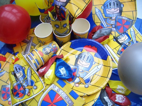 Feestartikelen, uitdeelcadeautjes, knustelpakketten, alles voor een kinderfeest! — foto 2