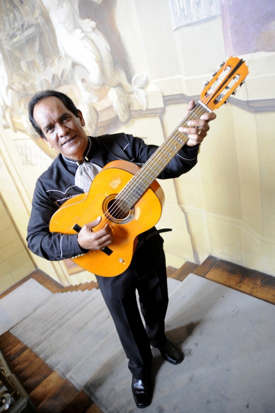 Kenneth Valverde: Zuid-Amerikaanse, Mexicaanse- & Spaanse muziek — foto 2