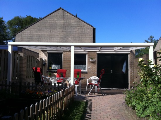Heerlijk buiten zitten...onder uw overkapping! — foto 2