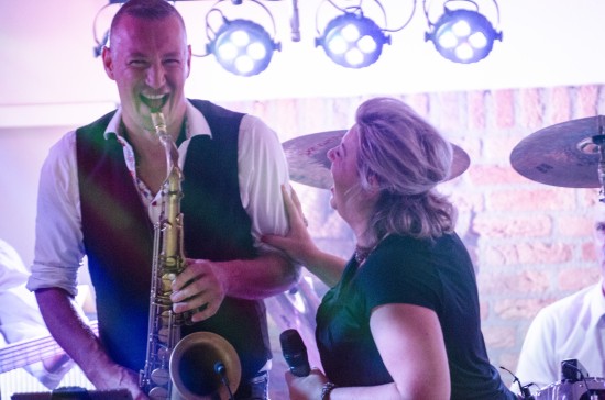 Bruiloftband en coverband met dj en saxofonist. De ultieme bruiloftsband! — foto 2
