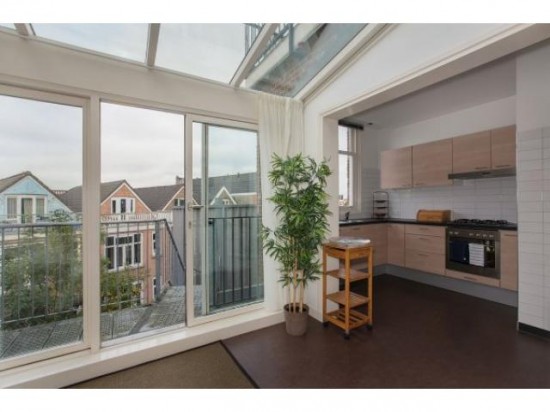 Te huur: Zeer luxe en ruim 4 kamer appartement. Serre met open keuken. — foto 2