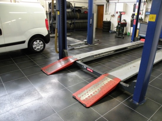 Vloeistofdichte vloer, PVC, industriele bedrijfsvloer, tegelvloer, NVT Benelux BV — foto 2