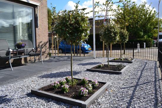 Van den Hout bestratingen uw partner in tuinaanleg en onderhoud — foto 2