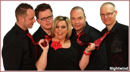 DRIVE-IN-SHOW of BRUILOFTSBAND & Feest Band met blazers en dj! — foto 3