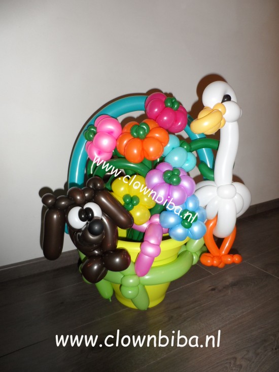 Ballonenclown Biba, en ballonartiesten, ook decoraties, schmink en glittertattoo's. — foto 3