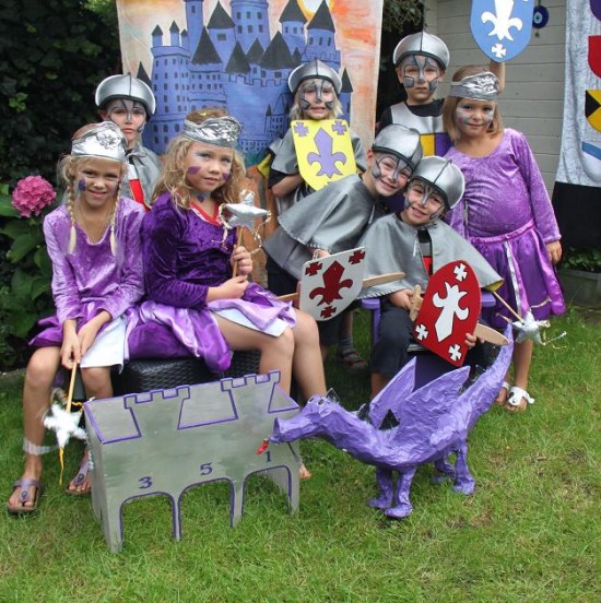 Kinderfeestje, Verkleedkist, knutselen en traktatiecadeautjes — foto 3