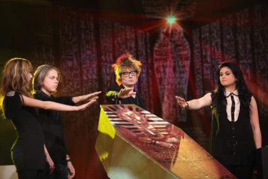 Komisch goochelaar Niels Harder - Weirdo of Wonder. Deze keer zit niet Niels, maar ú met de handen i — foto 3