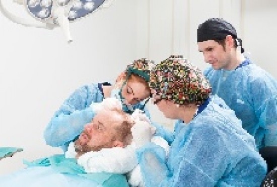 Haaruitval bestrijden met een voordelige haartransplantatie? — foto 3
