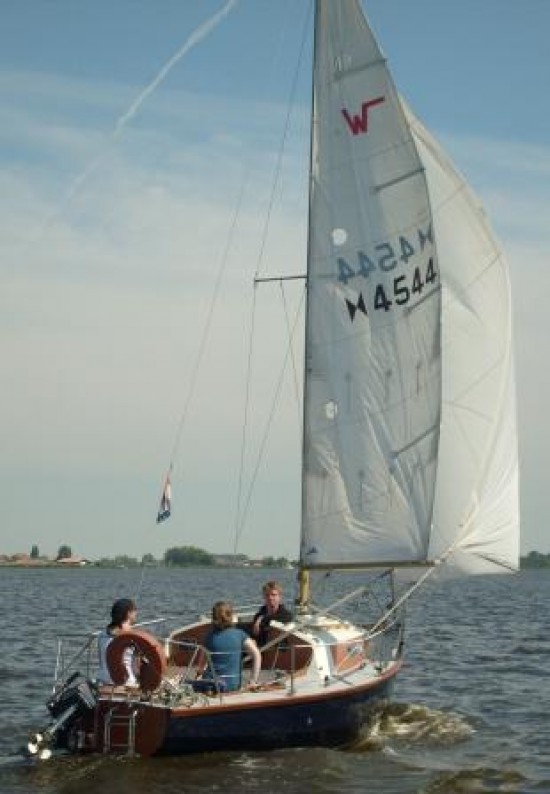 Zeilbootverhuur Huizen NH kajuit zeilboot huren Waarschip — foto 3