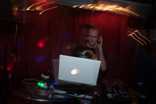 DJ op je Feest: 100% dansgarantie met danceclassics van 70's tot nu — foto 3