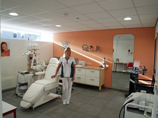 Schoonheidsbehandeling, Medisch Pedicure, Visagie en workshops, Voetreflextherapie, Wimperpermanent, — foto 3