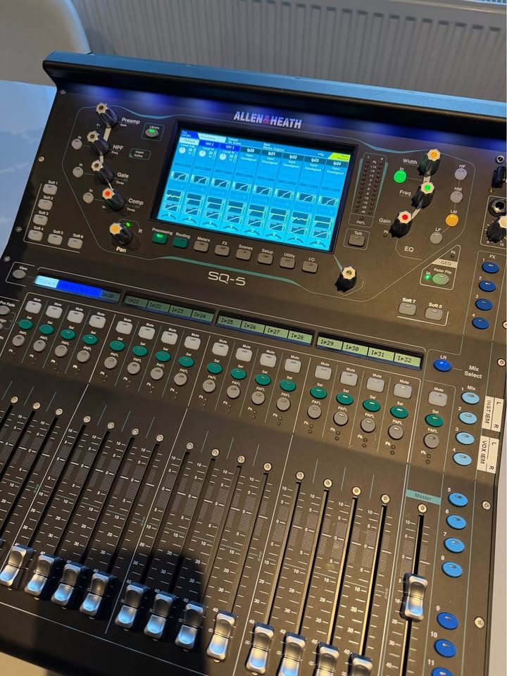Allen & Heath SQ5 — foto 1