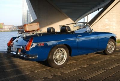 MG B - blauw - zelf rijden, alle km's vrij!
