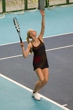 Tennisles ,tenniscoach , tennistraining , tennisles aangeboden