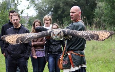 Middeleeuwse / viking kleding, Roofvogels, zwaarden, uilen, trouwen, workshops, vergaderruimte