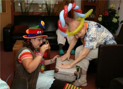 Contactclown Biba voor dementerende ouderen